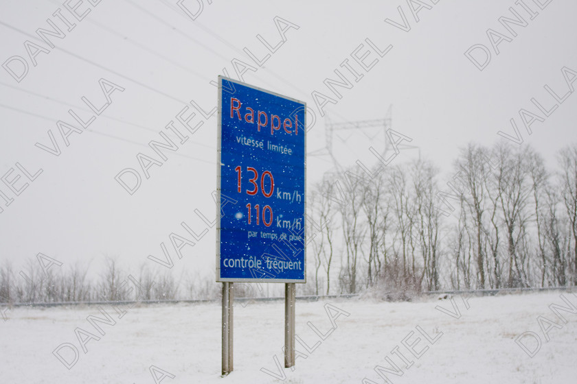 90257 RoadSnow 
 Speed limit on Motorway under snow in France 
 Keywords: road snow channel tunnel motorway travel winter