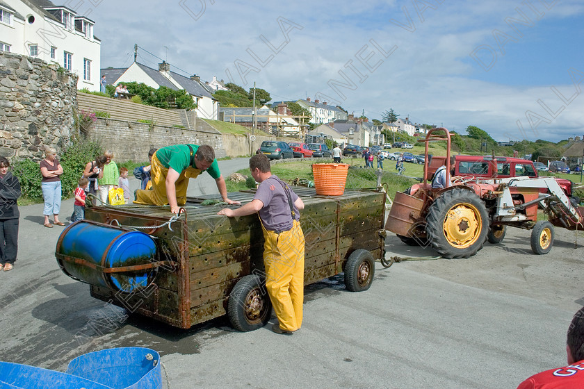 53549 Lobsters 
 Transport export Lobsters from Pembrokeshire 
 Keywords: lobster pot seafood Porthgain pembrokeshire sea farming crab claws