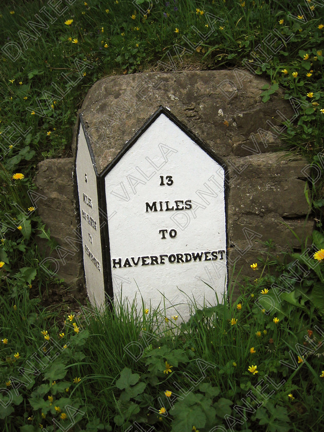 Milestone 30966 
 Milestone in Wales 
 Keywords: Milestone mile stone landmark road