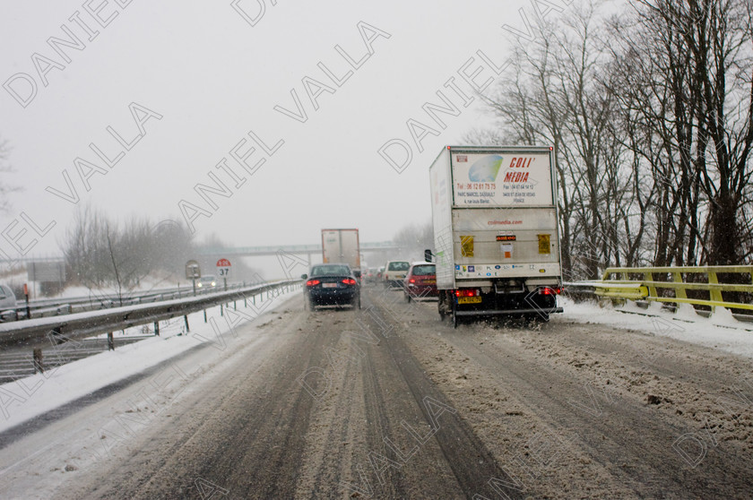 90271 RoadSnow 
 Motorway under snow in France - Channel Tunnel 
 Keywords: road snow channel tunnel motorway travel winter