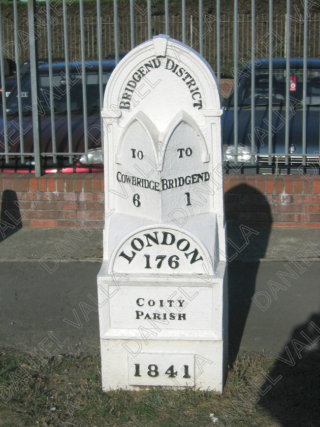 Milestone 31949 
 Milestone in Wales 
 Keywords: Milestone mile stone landmark road