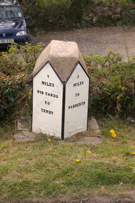 Milestone 31939 
 Milestone in Wales 
 Keywords: Milestone mile stone landmark road