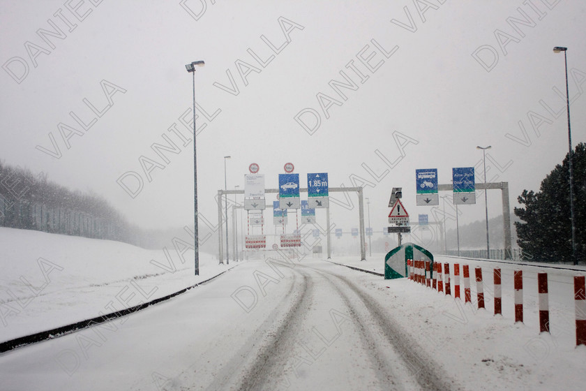 90306 RoadSnow 
 Snow over Motorway approach to Channel Tunnel Calais 
 Keywords: road snow channel tunnel motorway travel winter