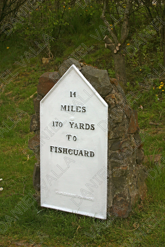 Milestone 31397 
 Milestone in Wales 
 Keywords: Milestone mile stone landmark road