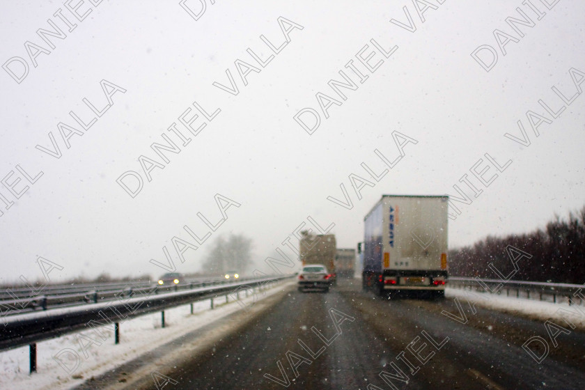 90266 RoadSnow 
 Motorway under snow in France - Channel Tunnel 
 Keywords: road snow channel tunnel motorway travel winter