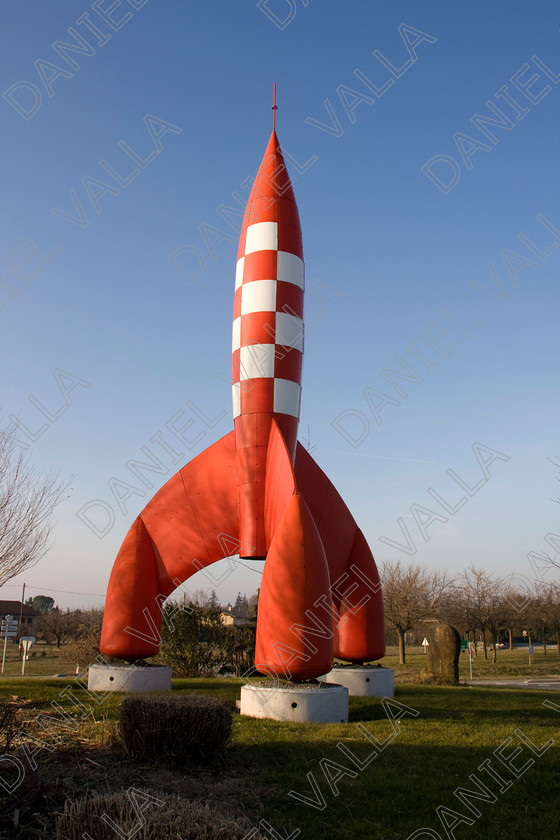 90220 Tintin 
 Red Rocket from Tintin cartoon 
 Keywords: Tintin moon rocket herge lune cartoon