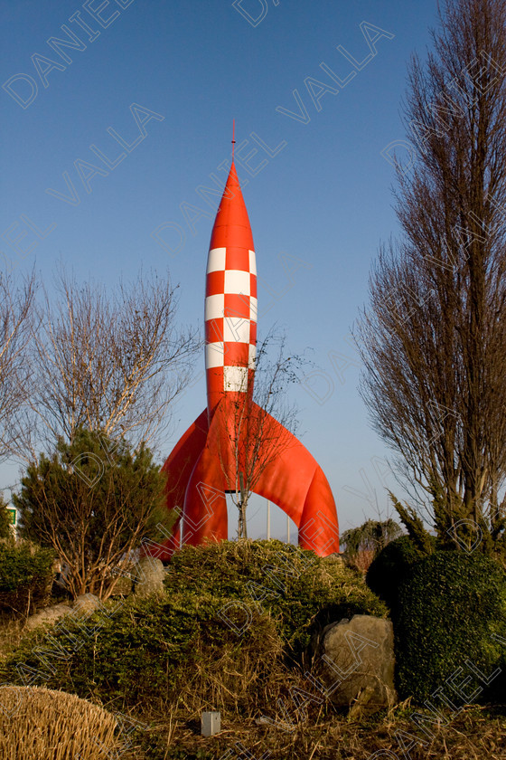 90230 Tintin 
 Red Rocket from Tintin cartoon 
 Keywords: Tintin moon rocket herge lune cartoon