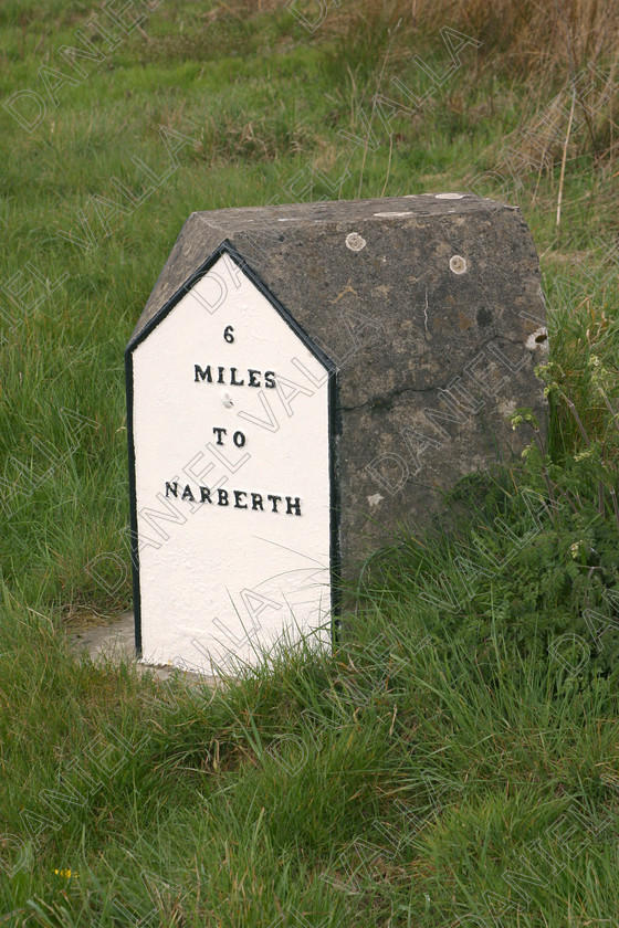 Milestone 31933 
 Milestone in Wales 
 Keywords: Milestone mile stone landmark road