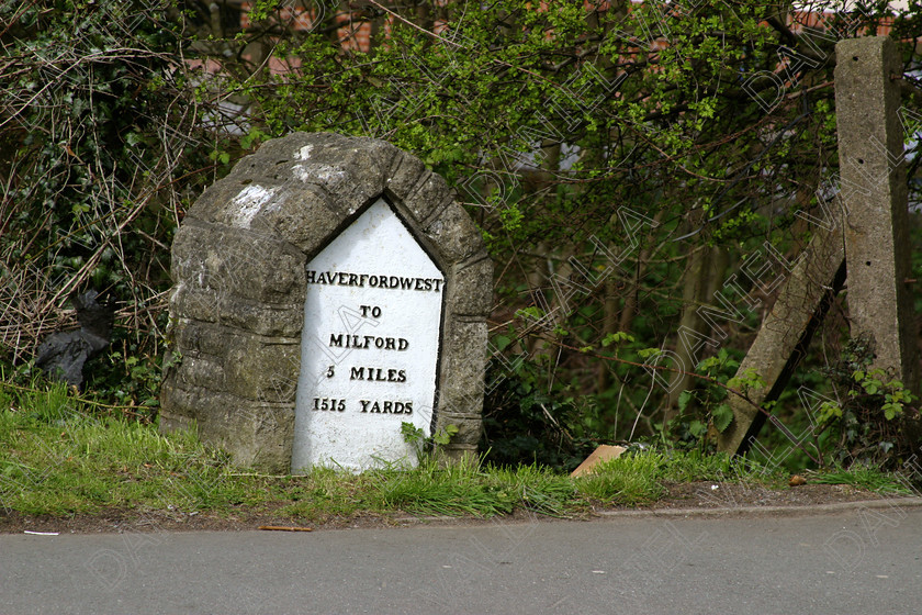 Milestone 31400 
 Milestone in Wales 
 Keywords: Milestone mile stone landmark road